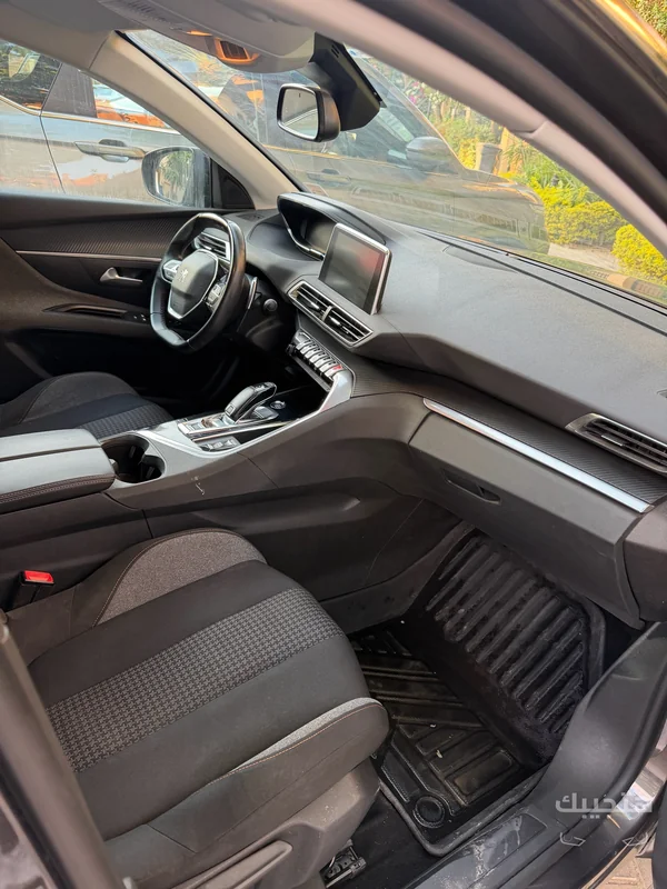 Interior view of 2022 Peugeot 5008