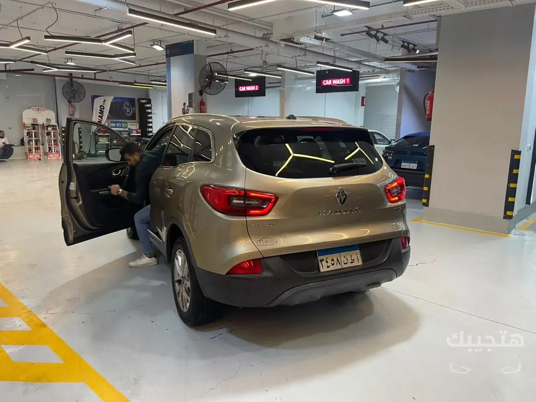 Rear and side view of 2019 Renault Kadjar