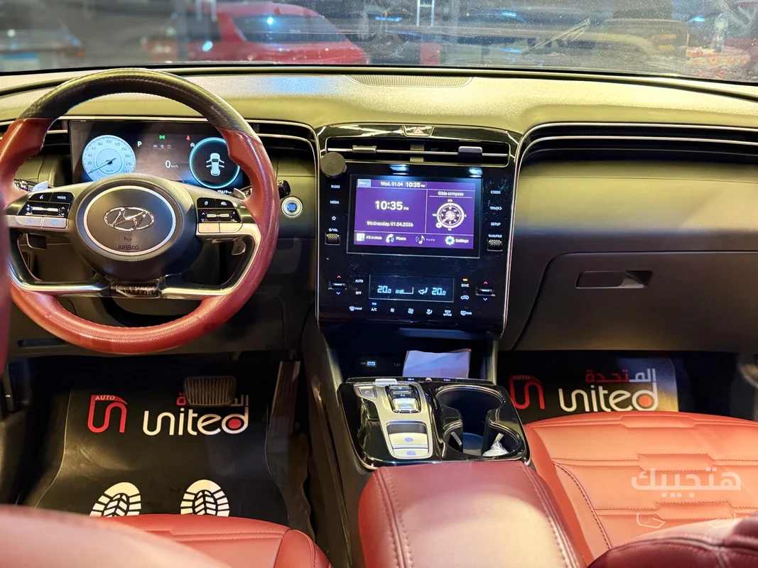 Interior view of 2022 Hyundai Tucson