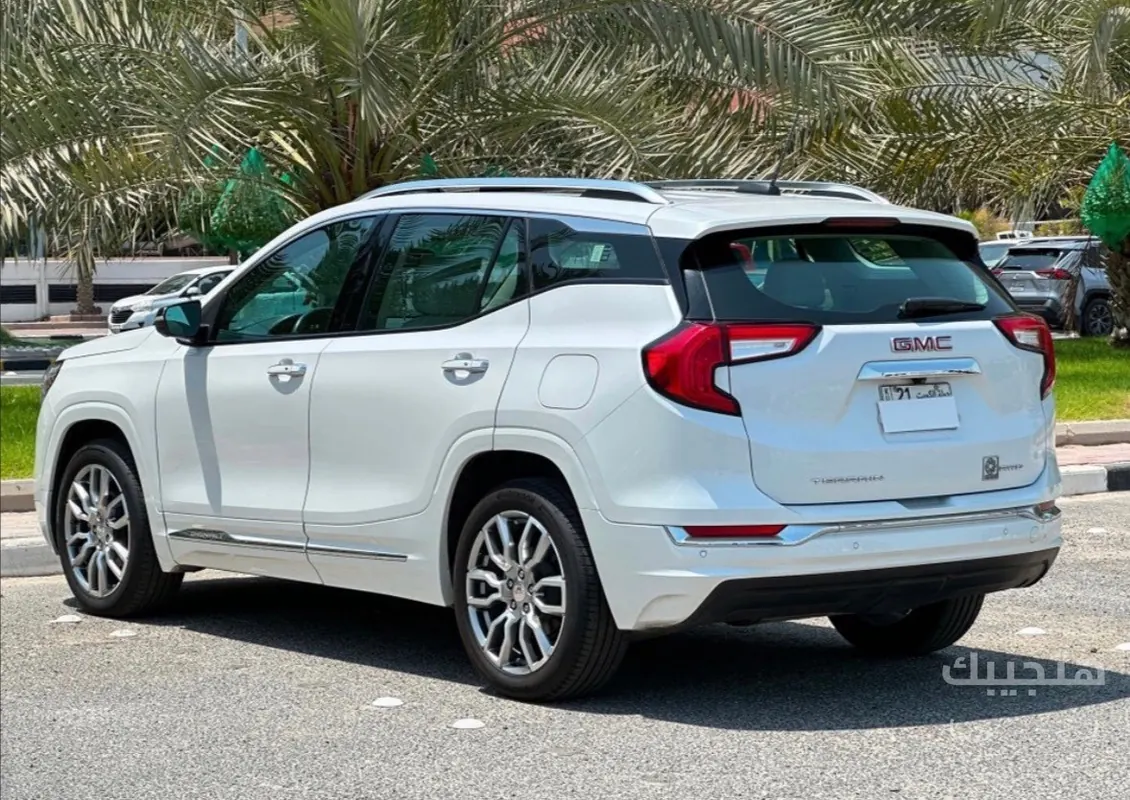 Rear view of 2022 GMC Terrain