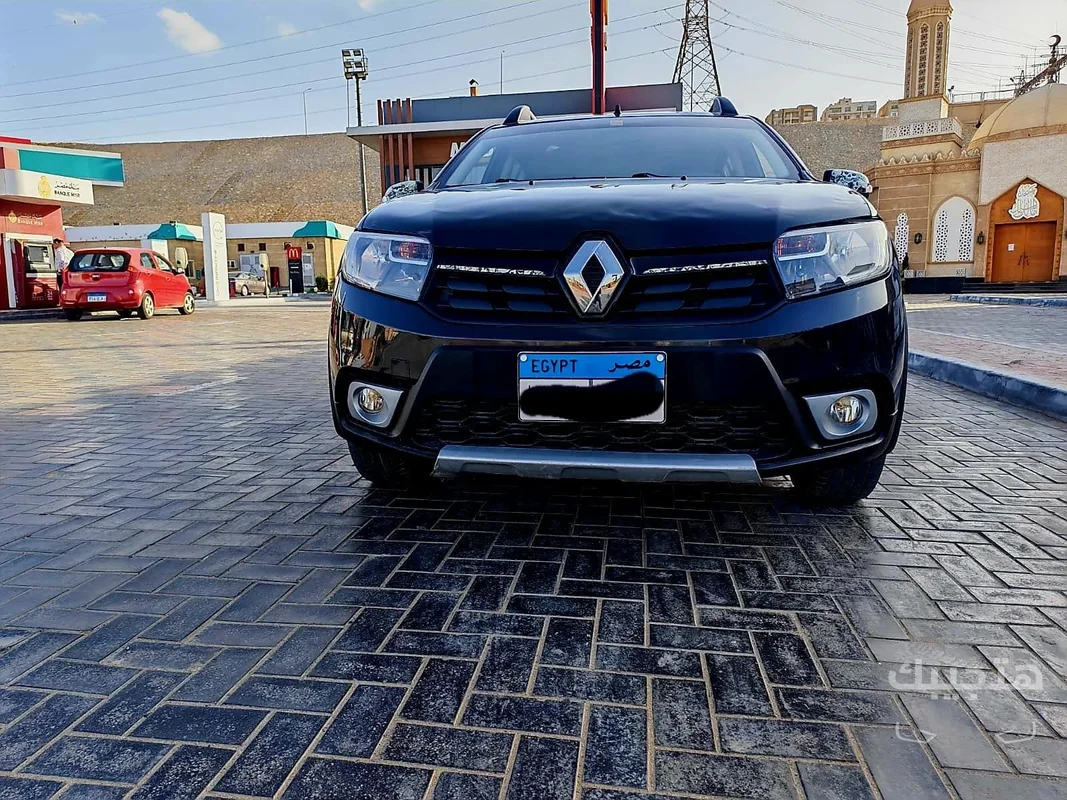 Front view of 2022 Renault Sandero