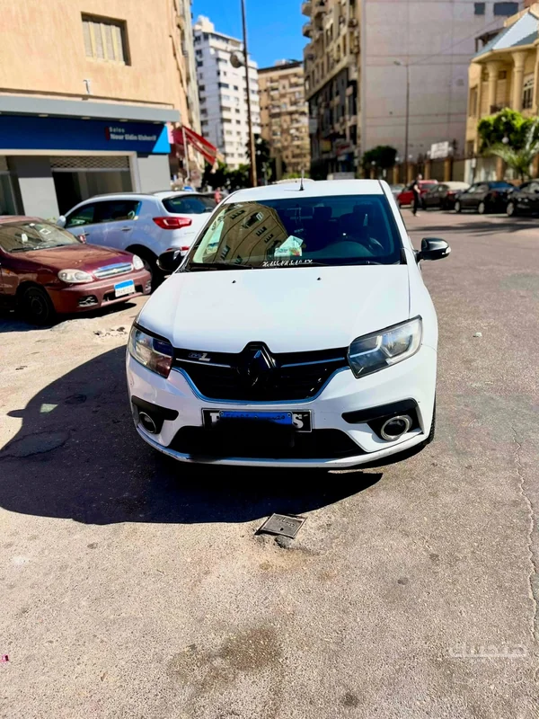 منظر أمامي لسيارة رينو ساندرو موديل 2019