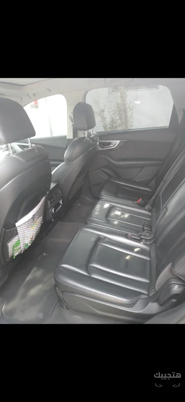 Interior view of 2019 Audi Q7