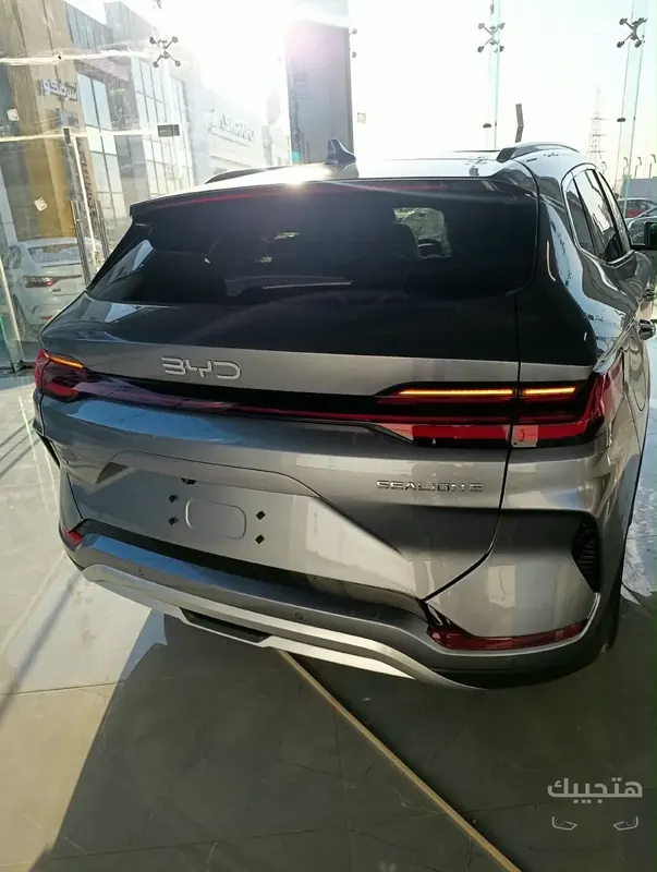 Rear and boot view of 2027 BYD Sealion 6 DM-i