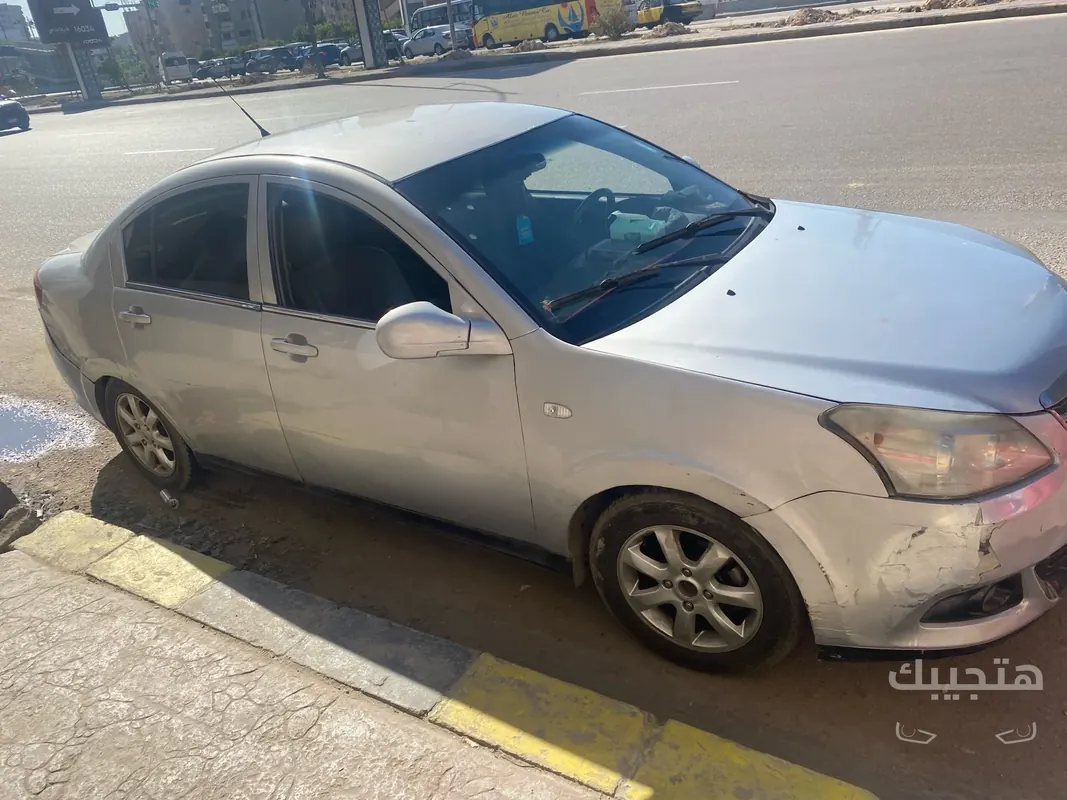 Front and side view of 2017 Chery Envy