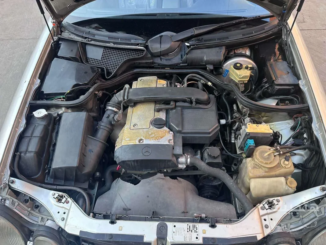 Mercedes-Benz E200 1996