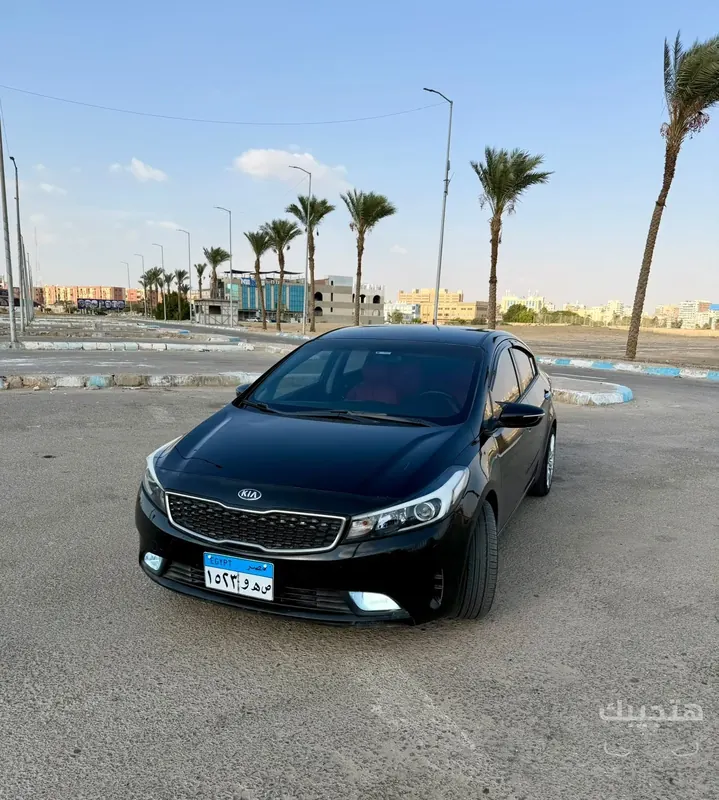 Front and side view of 2017 Kia Cerato
