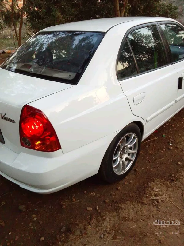 Rear and side view of 2010 Hyundai Verna