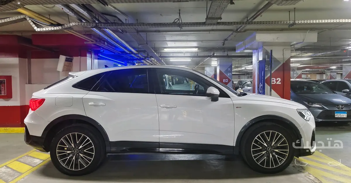 side view of 2024 Audi Q3