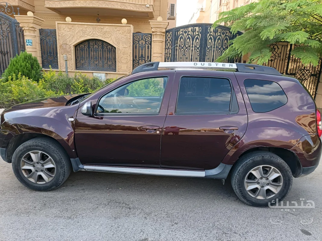 منظر جانبي لسيارة رينو داستر موديل 2017