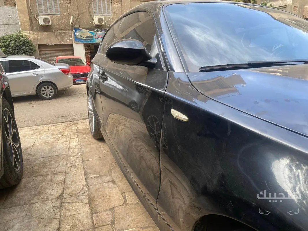 side view of 2008 BMW 118