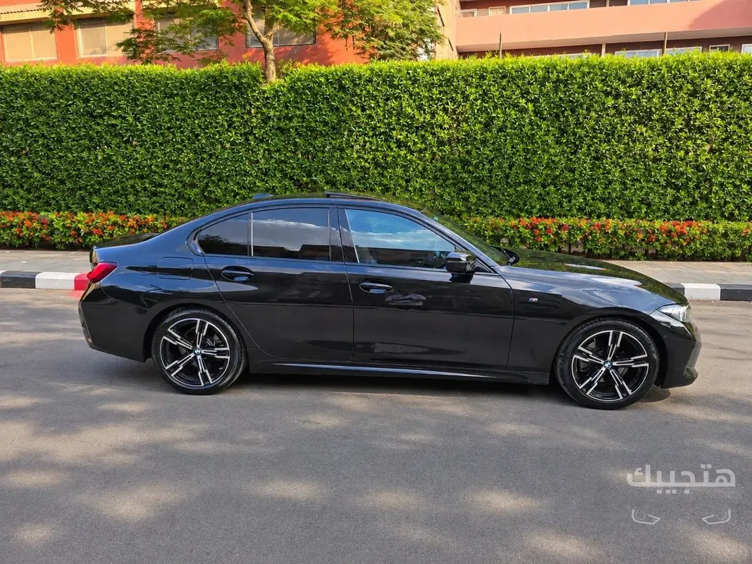 side view of 2024 BMW 320i