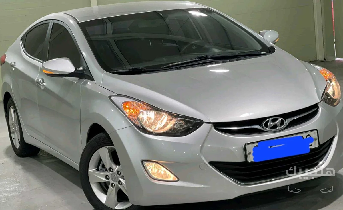 Front and side view of 2012 Hyundai Avante