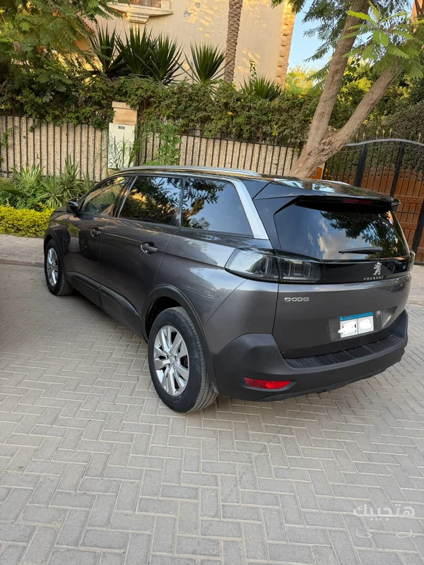 Rear and side view of 2022 Peugeot 5008