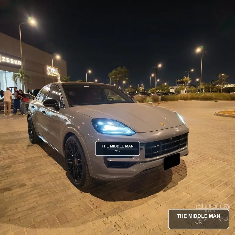 Front view of 2024 Porsche Cayenne