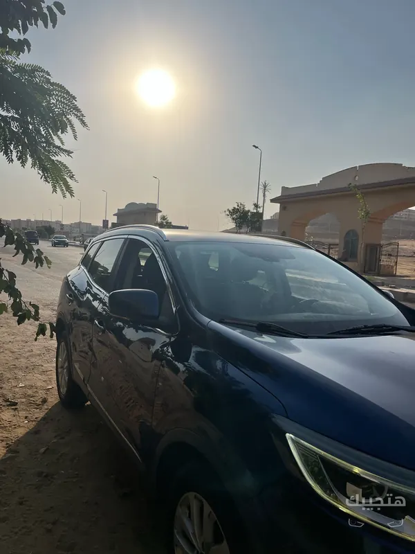 side and front view of 2019 Renault Kadjar
