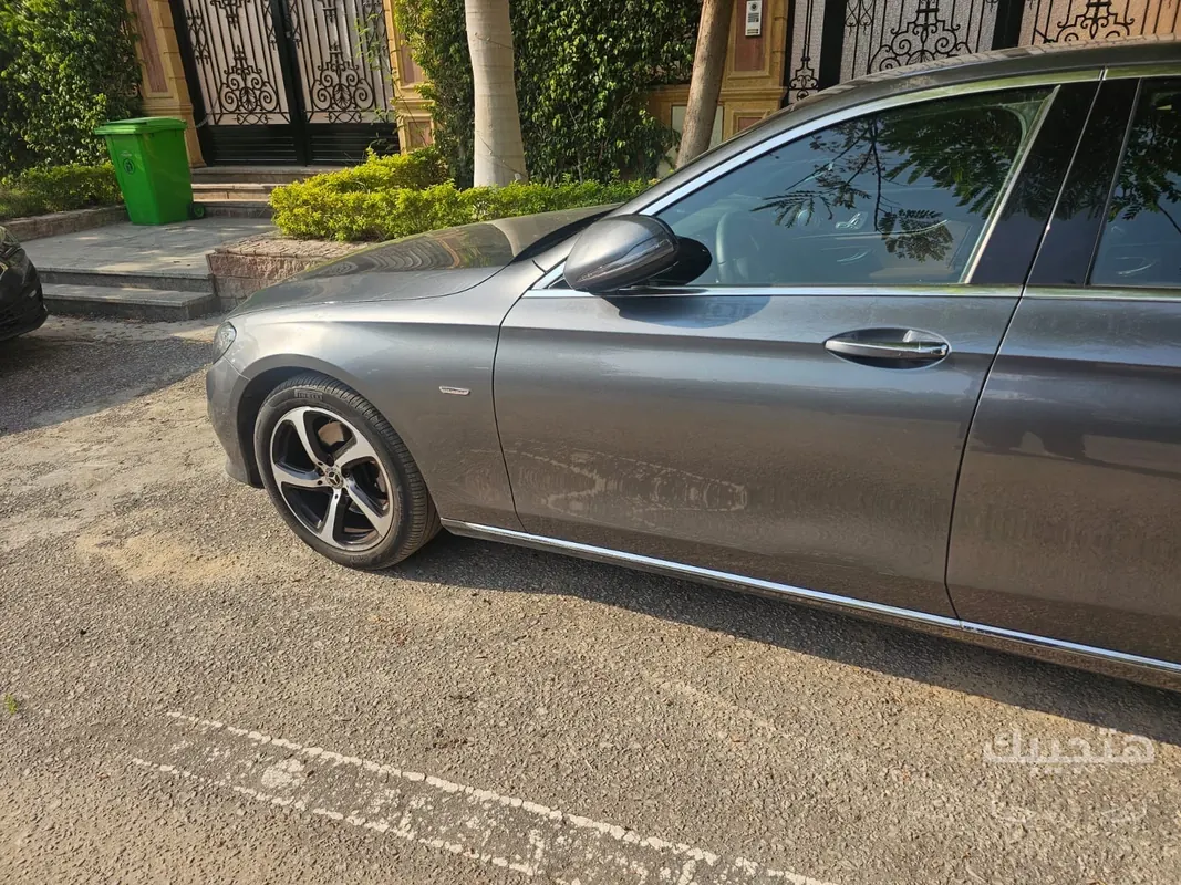side and front view of 2020 Mercedes-Benz E200