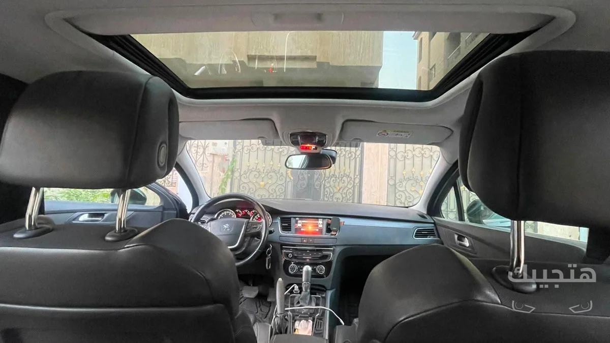 Interior view of 2015 Peugeot 508
