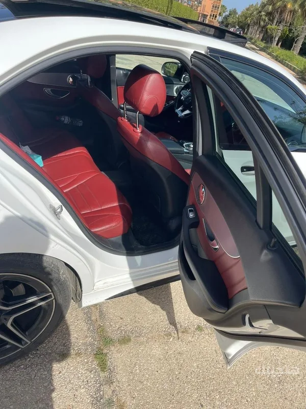 Interior view of 2019 Mercedes-Benz C180