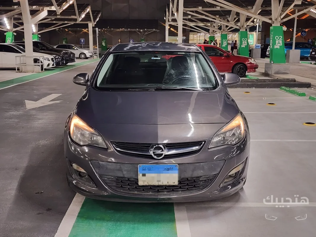 Front view of 2016 Opel Astra