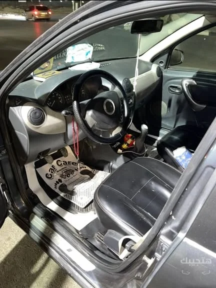 Interior view of 2013 Renault Sandero