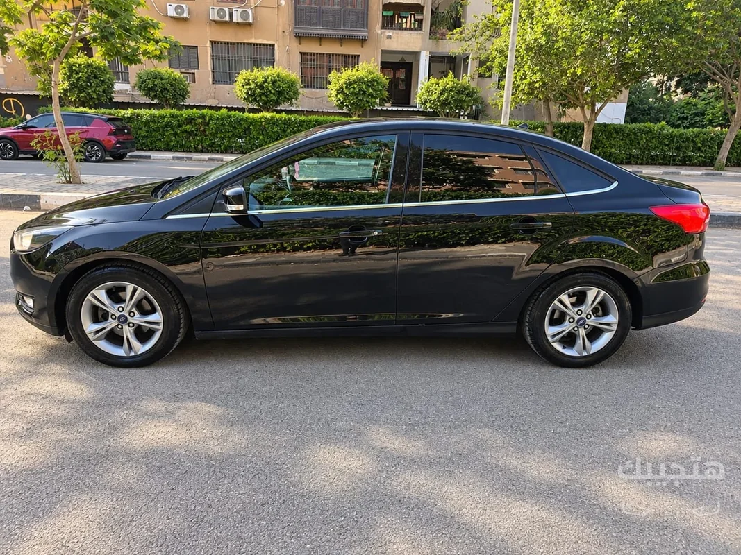 side view of 2018 Ford Focus