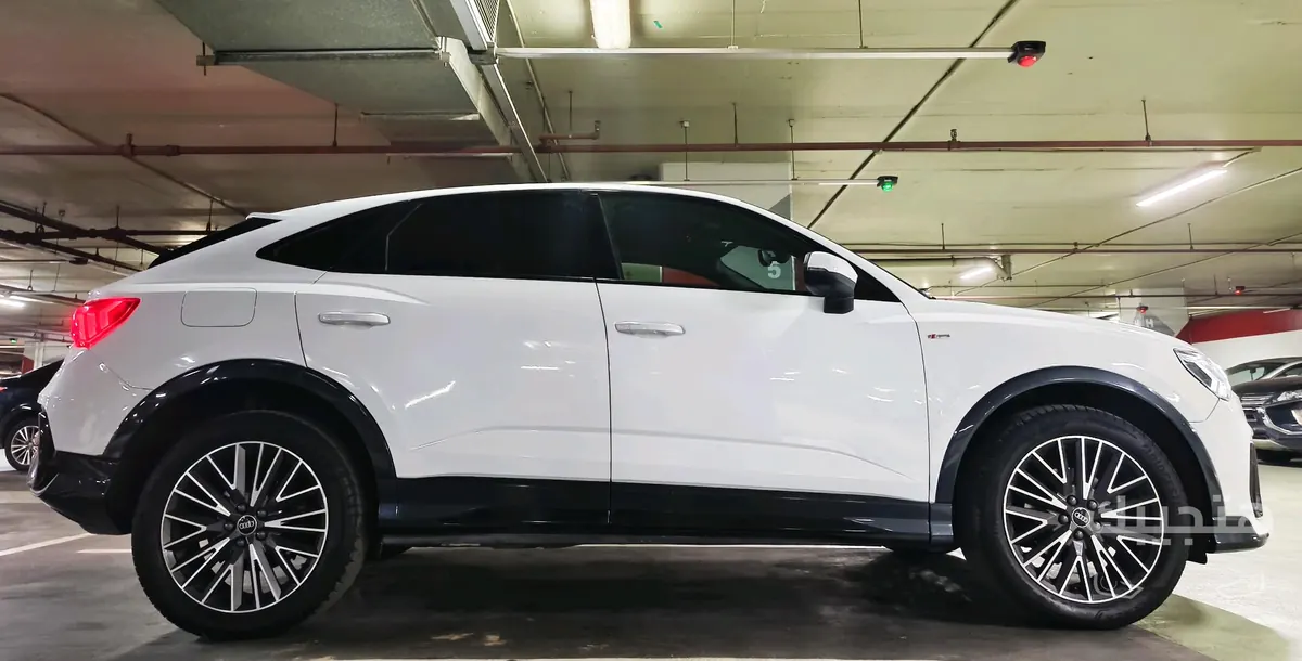 side view of 2024 Audi Q3