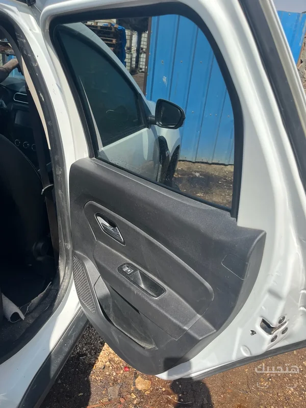 side view of 2021 Renault Duster