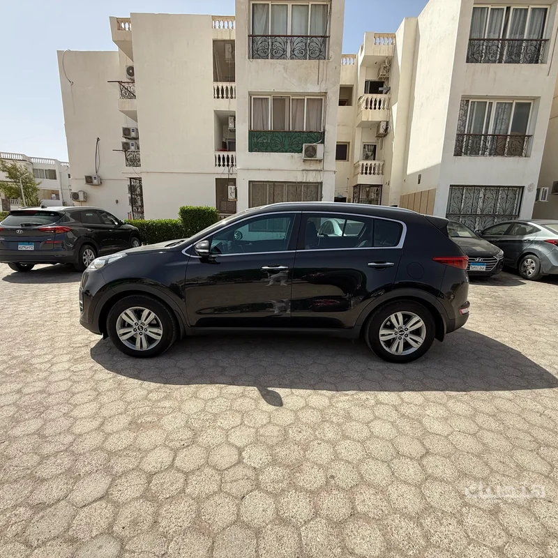 side view of 2018 Kia Sportage