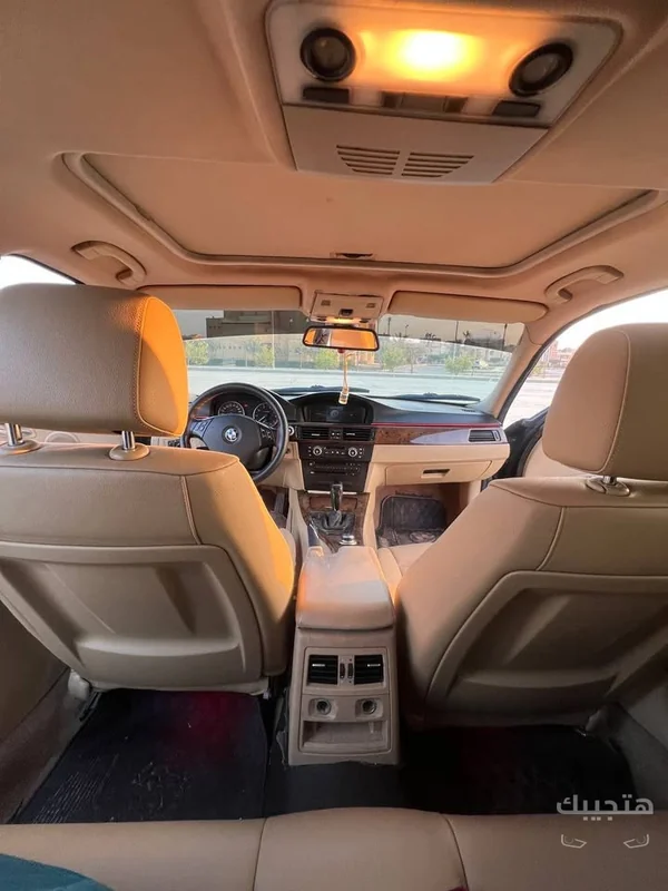 Interior view of 2008 BMW 320i