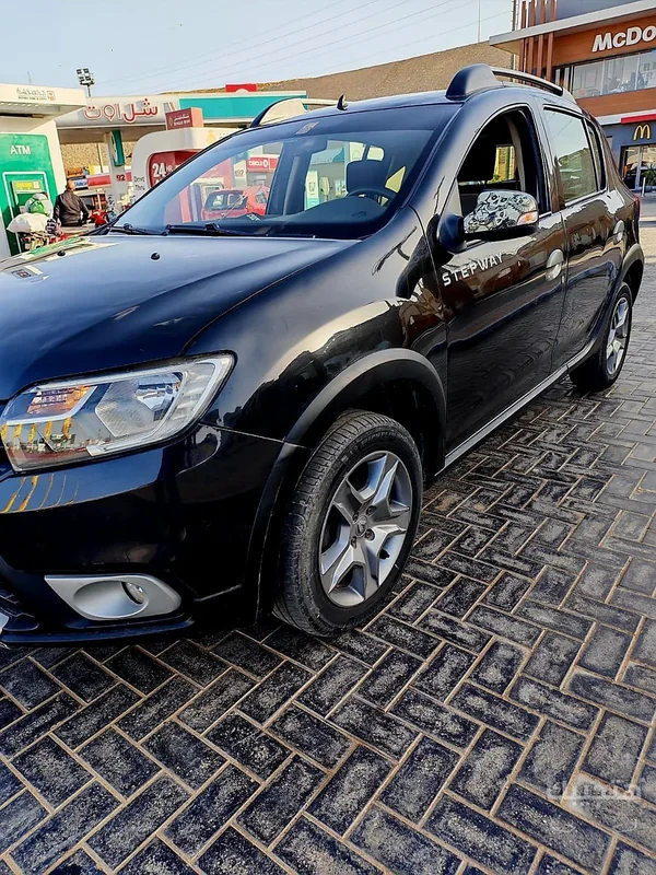 Front view of 2022 Renault Sandero