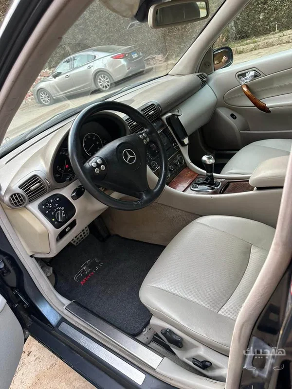 Interior view of 2004 Mercedes-Benz C180