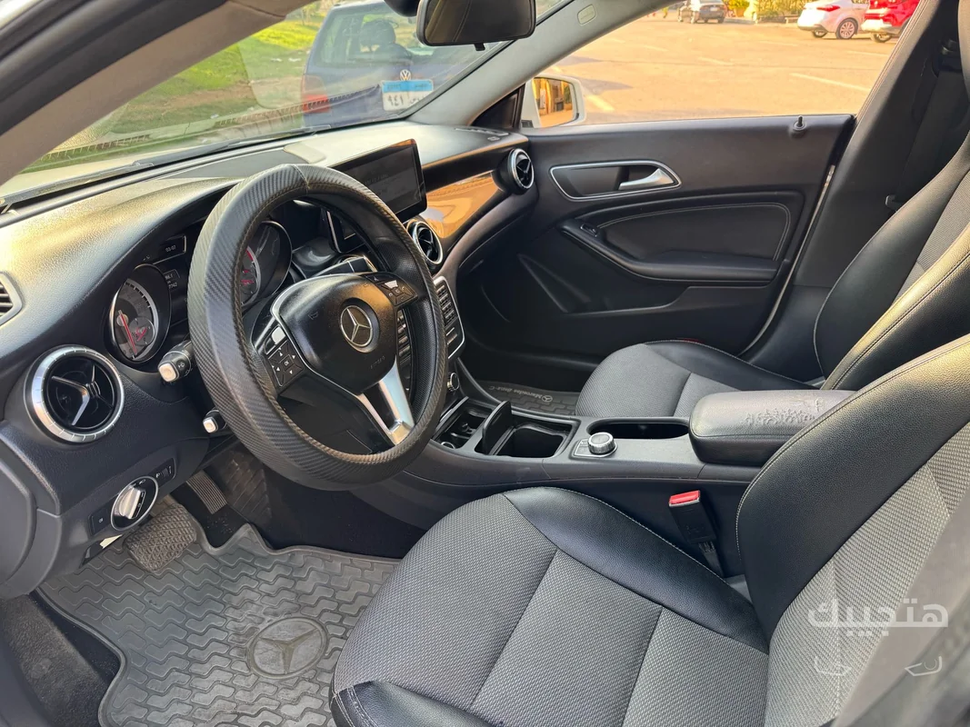 Interior view of 2014 Mercedes-Benz CLA 180