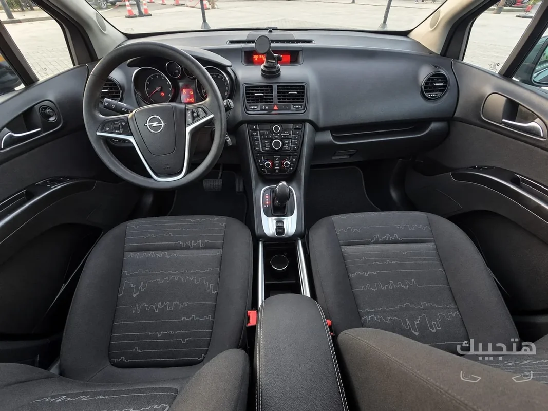Interior view of 2016 Opel Meriva