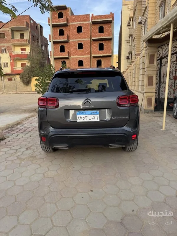 منظر خلفي لسيارة ستروين سي 5 إيركروس موديل 2020