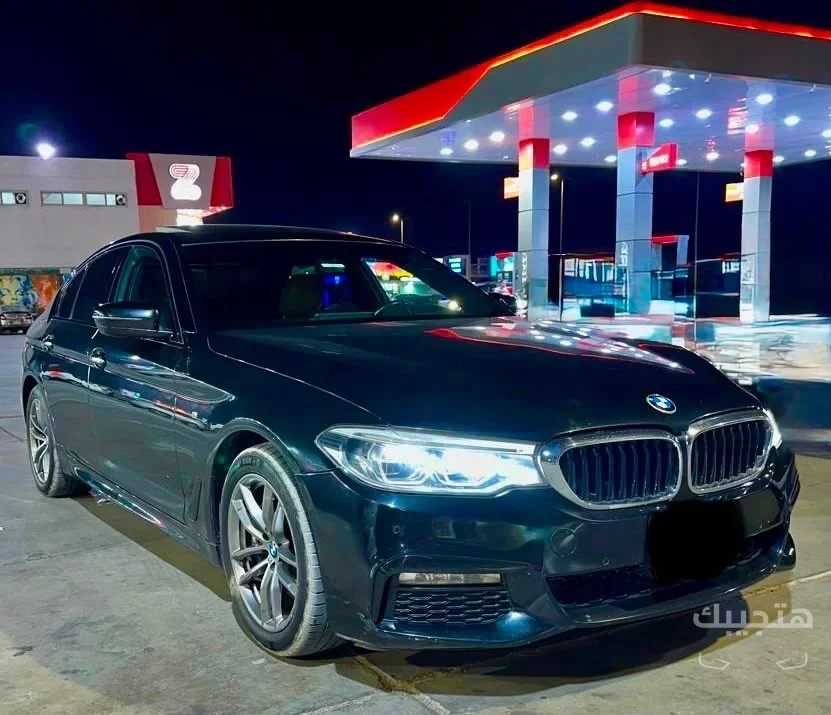 Front and side view of 2018 BMW 530i