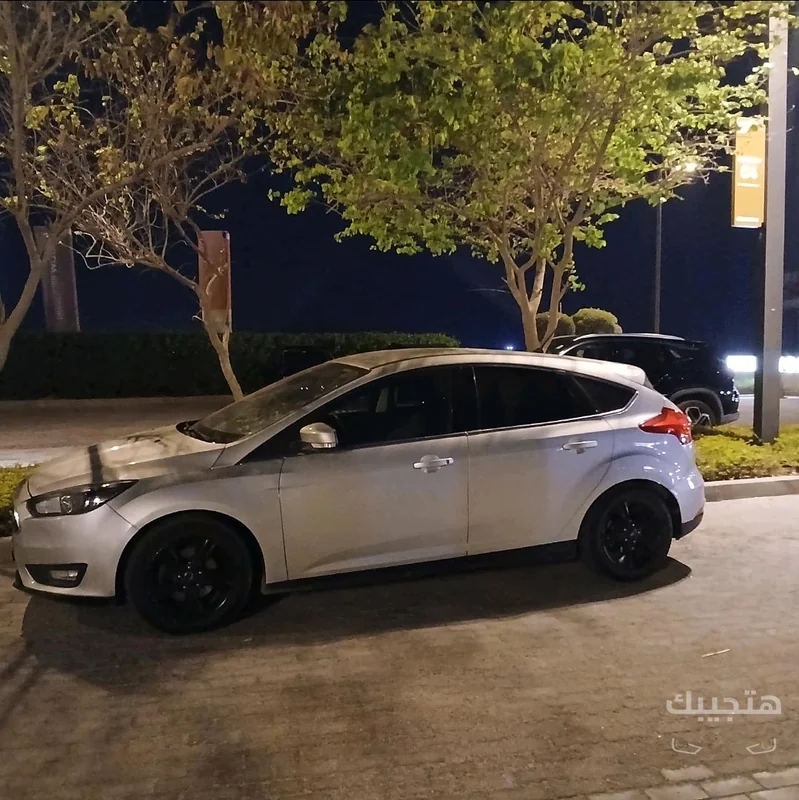 Front and side view of 2018 Ford Focus