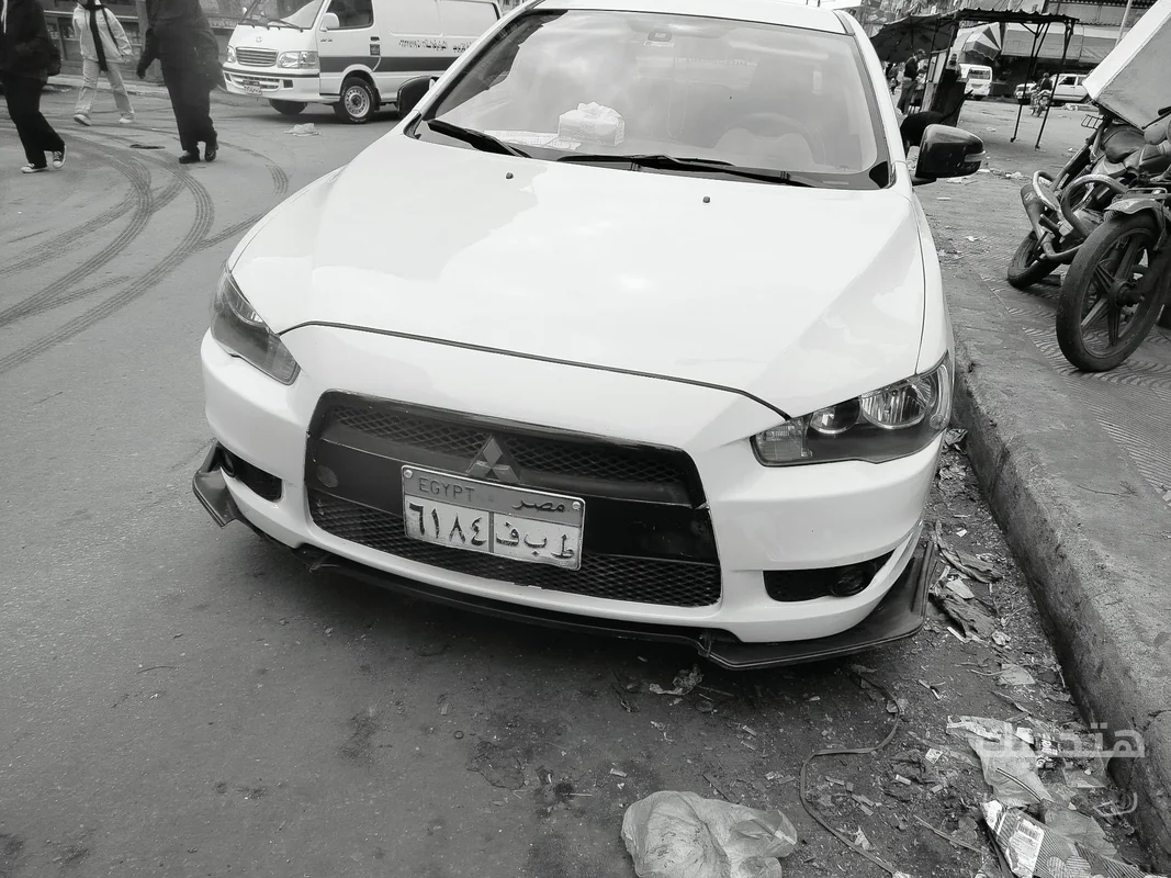 منظر أمامي لسيارة ميتسوبيشي لانسر موديل 2015