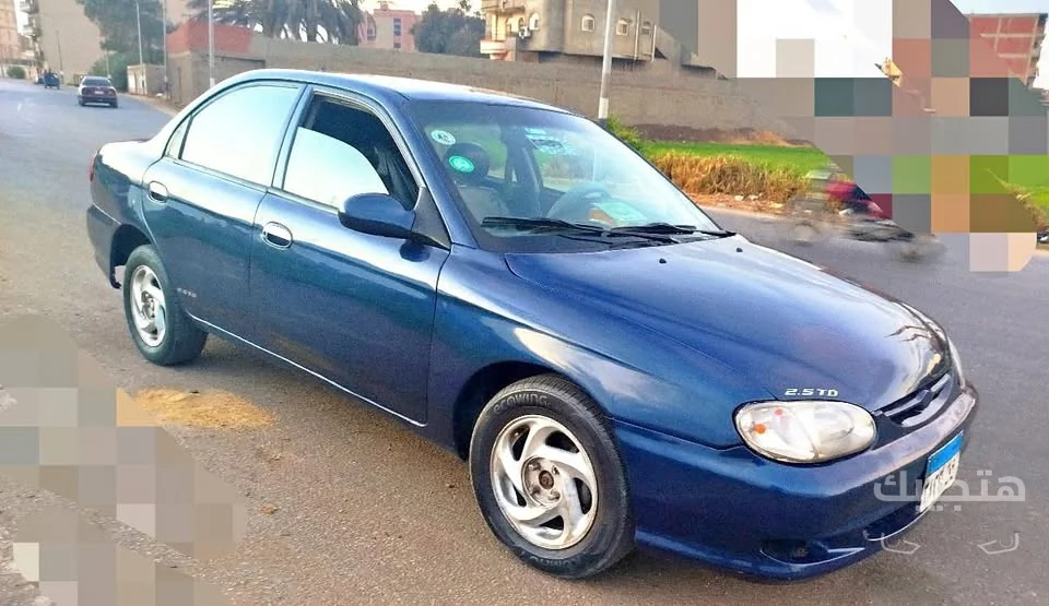 side and front view of 2001 Kia Sephia