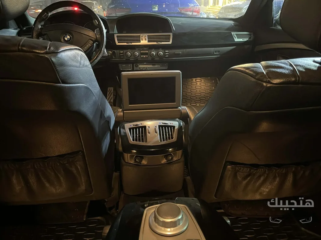 Interior view of 2008 BMW 740Li