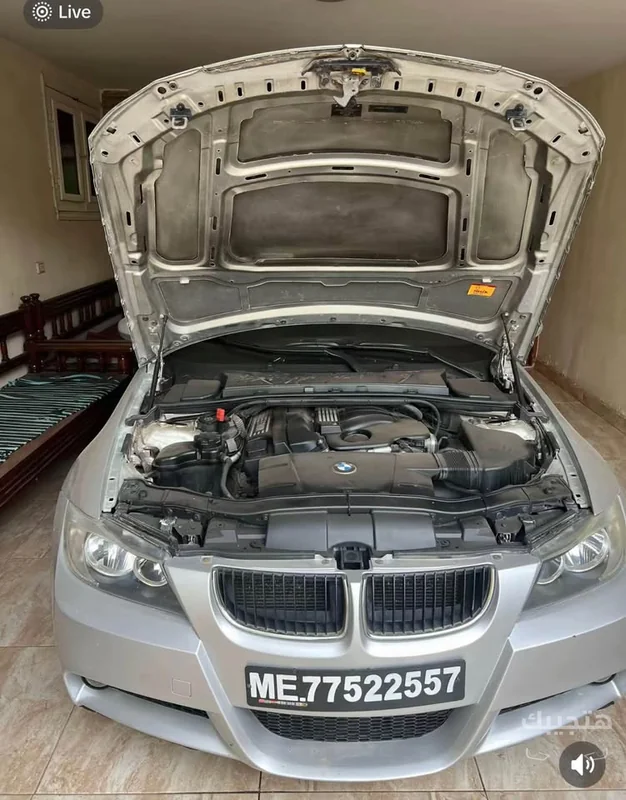 Front view of 2007 BMW 320i