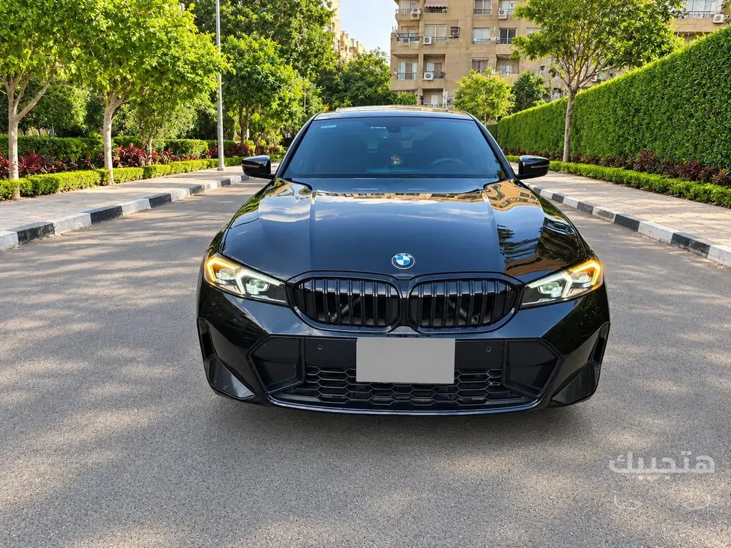 Front view of 2024 BMW 320i
