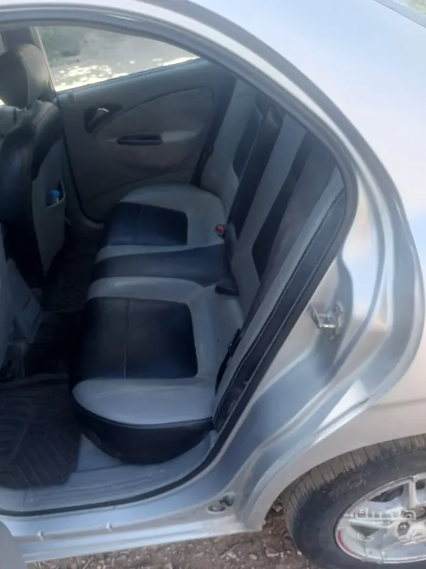 Interior view of 2005 Daewoo Nubira 2