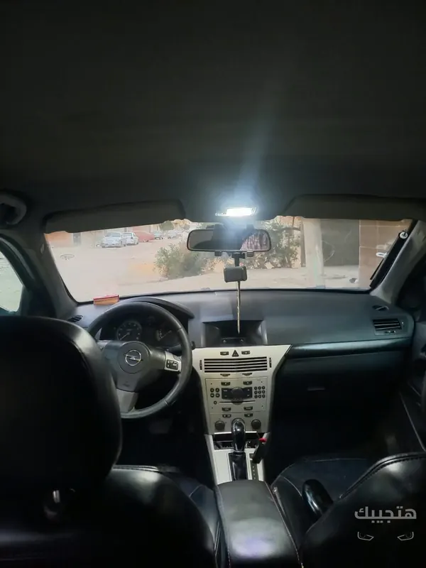 Interior view of 2009 Opel Astra