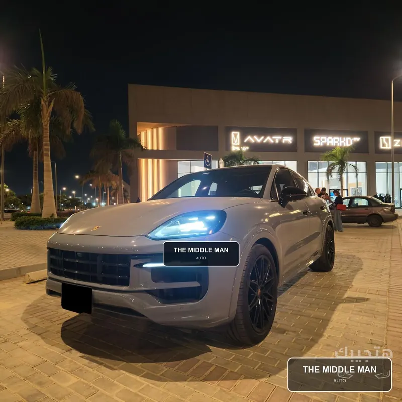 Front view of 2024 Porsche Cayenne