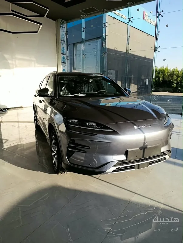 Front and side view of 2027 BYD Sealion 06