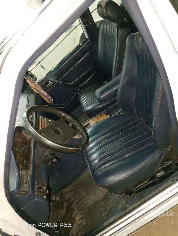 Interior view of 1990 Mercedes-Benz E200