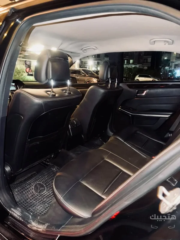Interior view of 2015 Mercedes-Benz E200