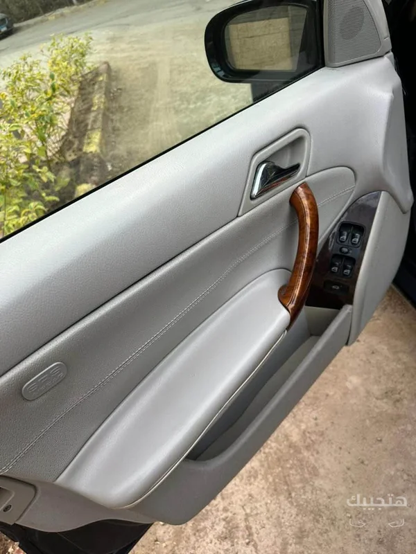 Interior view of 2004 Mercedes-Benz C180