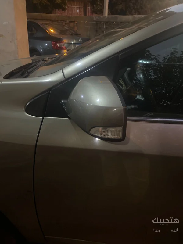 side view of 2011 Renault Fluence